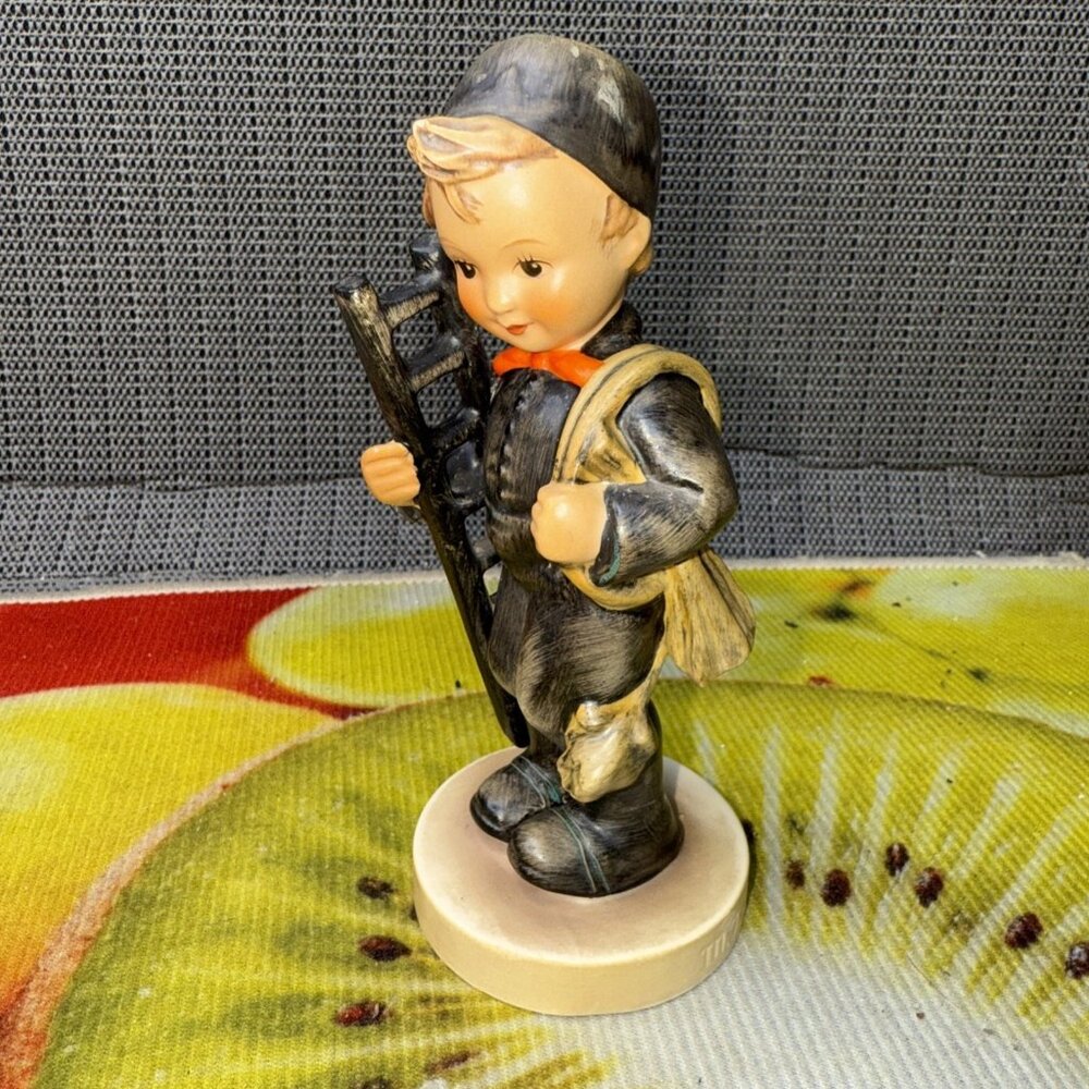 goebel hummel figurine # 12/1 CHIMNEY SWEEP  large 6.00" tall TMK 2 FULL BEE